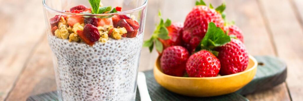 Koktajl chia i owoce. v