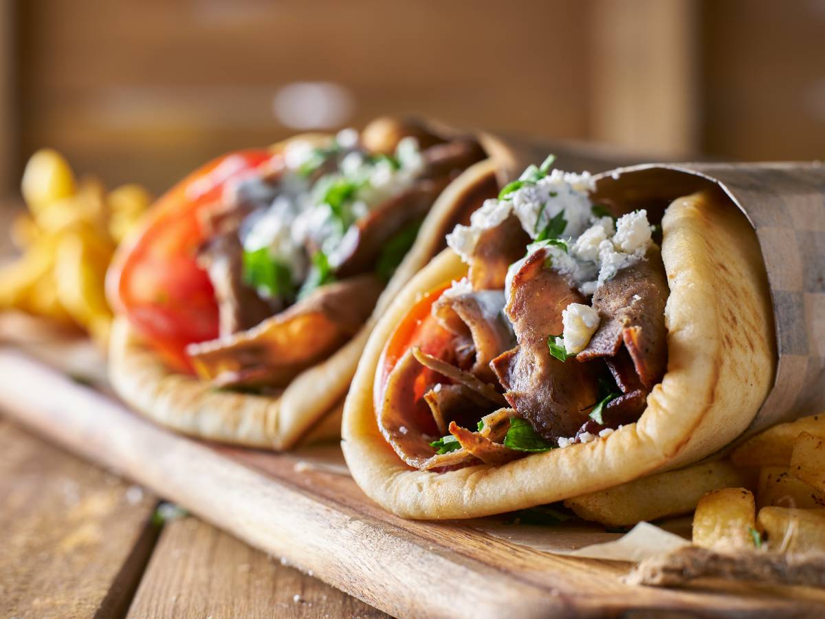 Wrapy na tacy. Obrazek w artykule 4 pomysły na zdrowe drugie śniadanie do pudełka