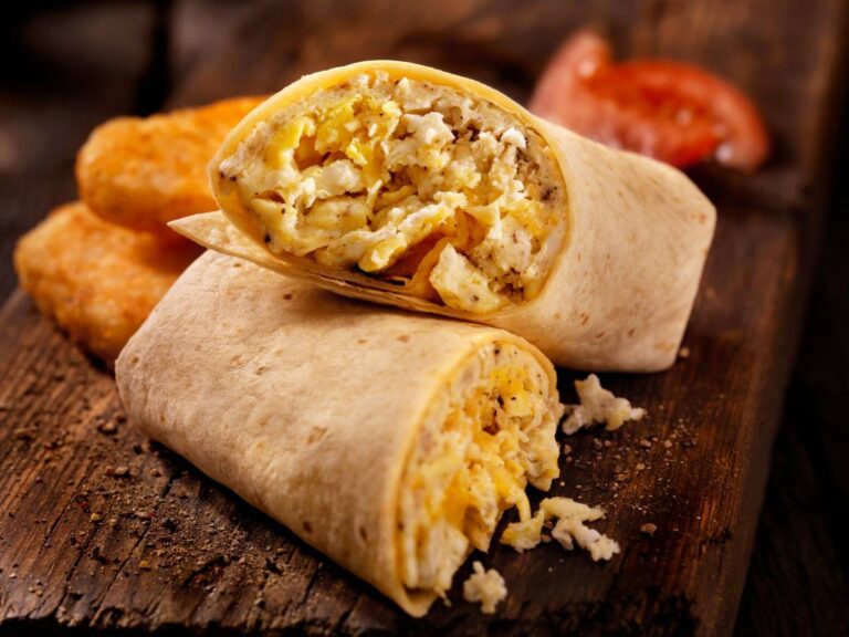 Tortilla z jajecznicą. Obrazek w artykule Oto pomysł na śniadanie z jajek - klasyka w nowej odsłonie