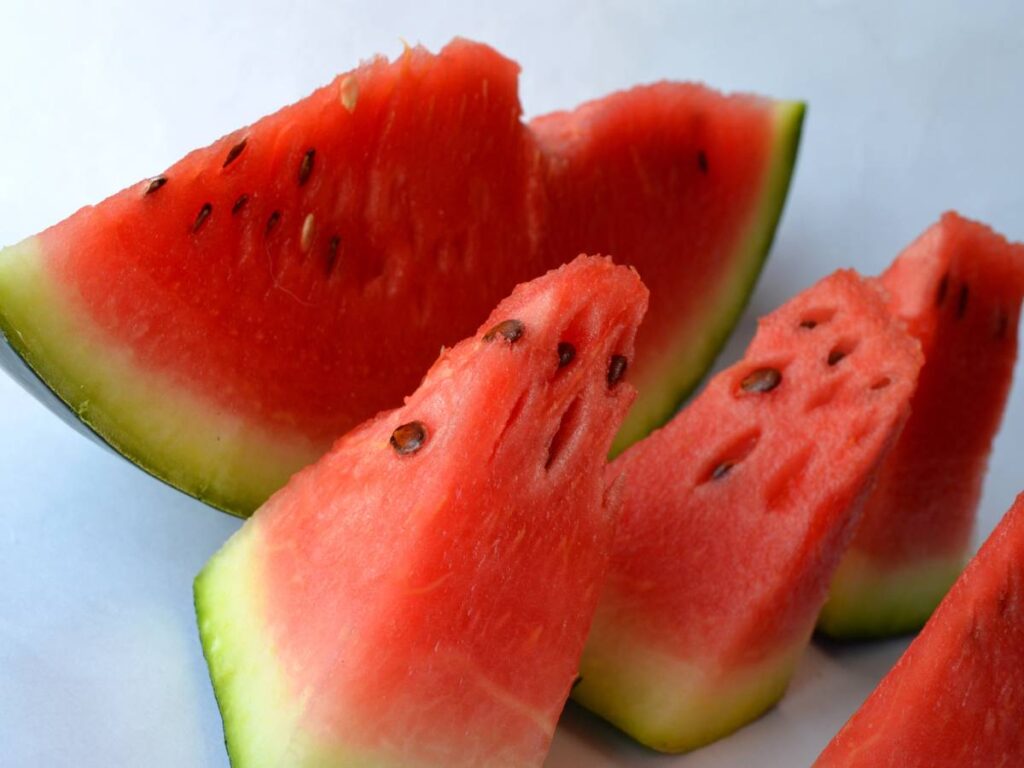 Arbuz pokrojony w trójkąty