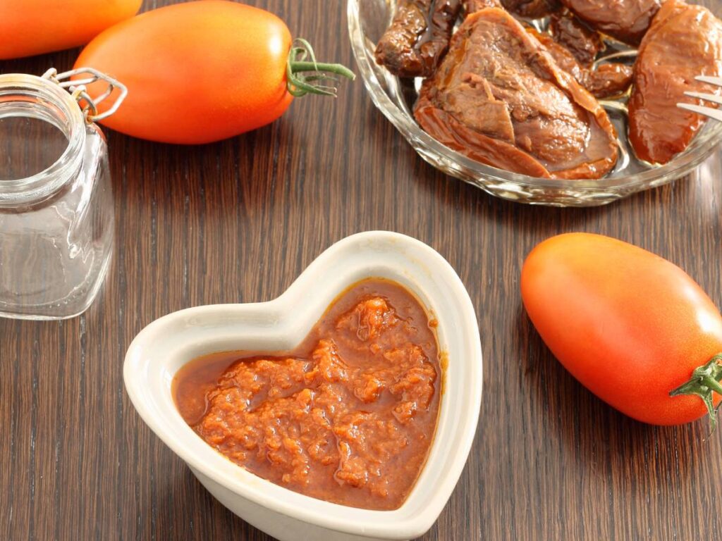 sos z suszonych pomidorów