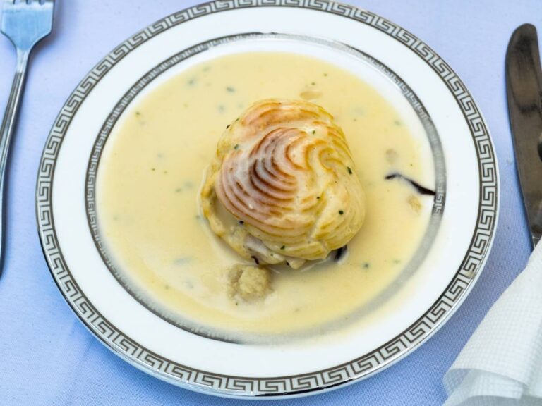 Propozycja podania sosu beszamelowego