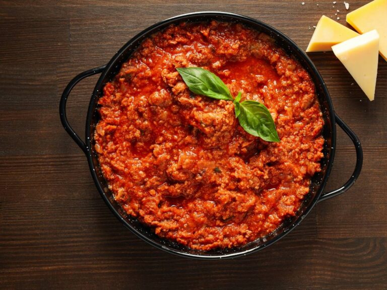 Propozycja podania sosu bolońskiego