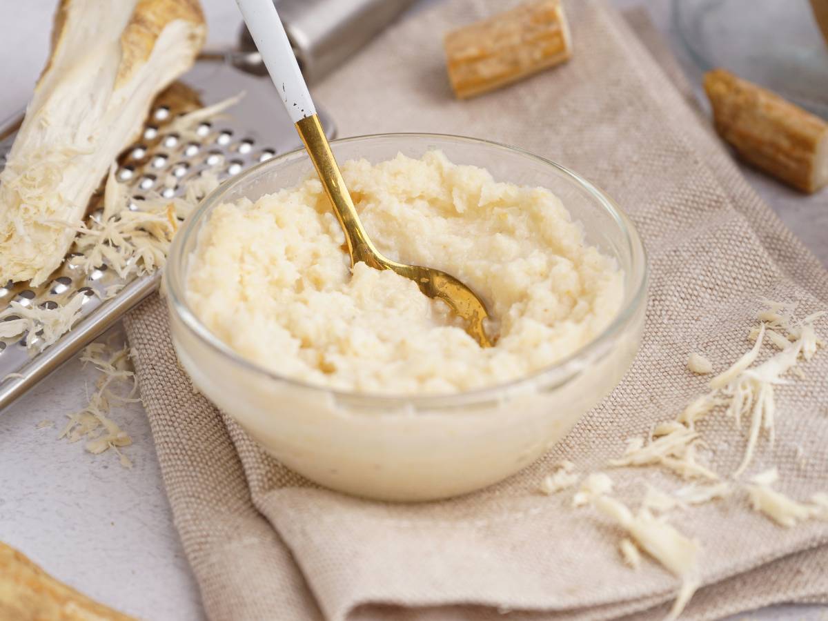 Propozycja podania sosu chrzanowego