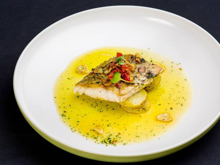 Propozycja podania sosu cytrynowo-maślanego