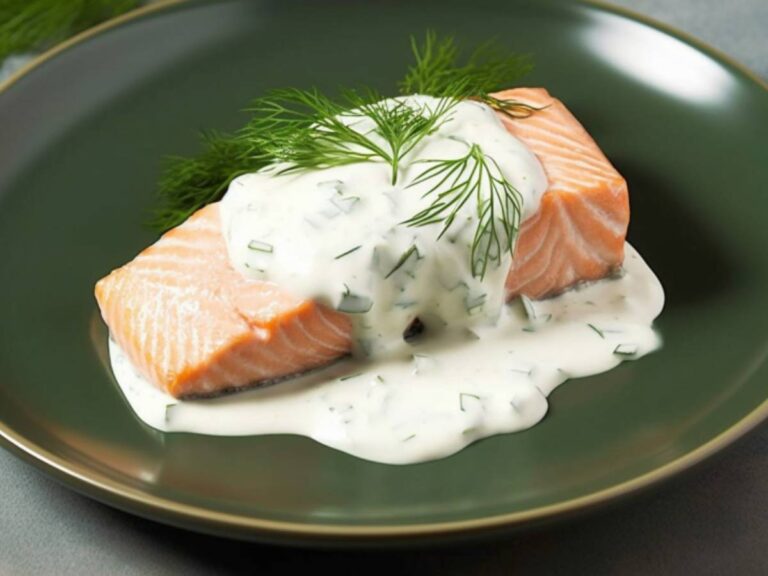 Propozycja podania sosu koperkowego