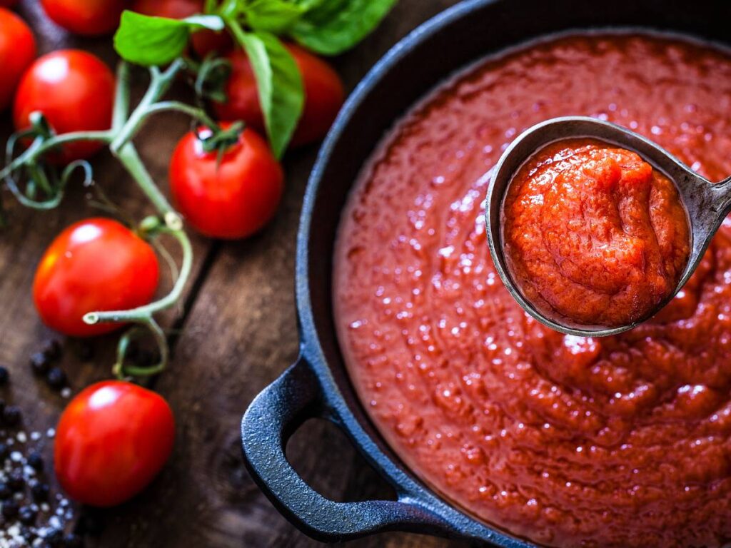 Propozycja podania sosu pomidorowego