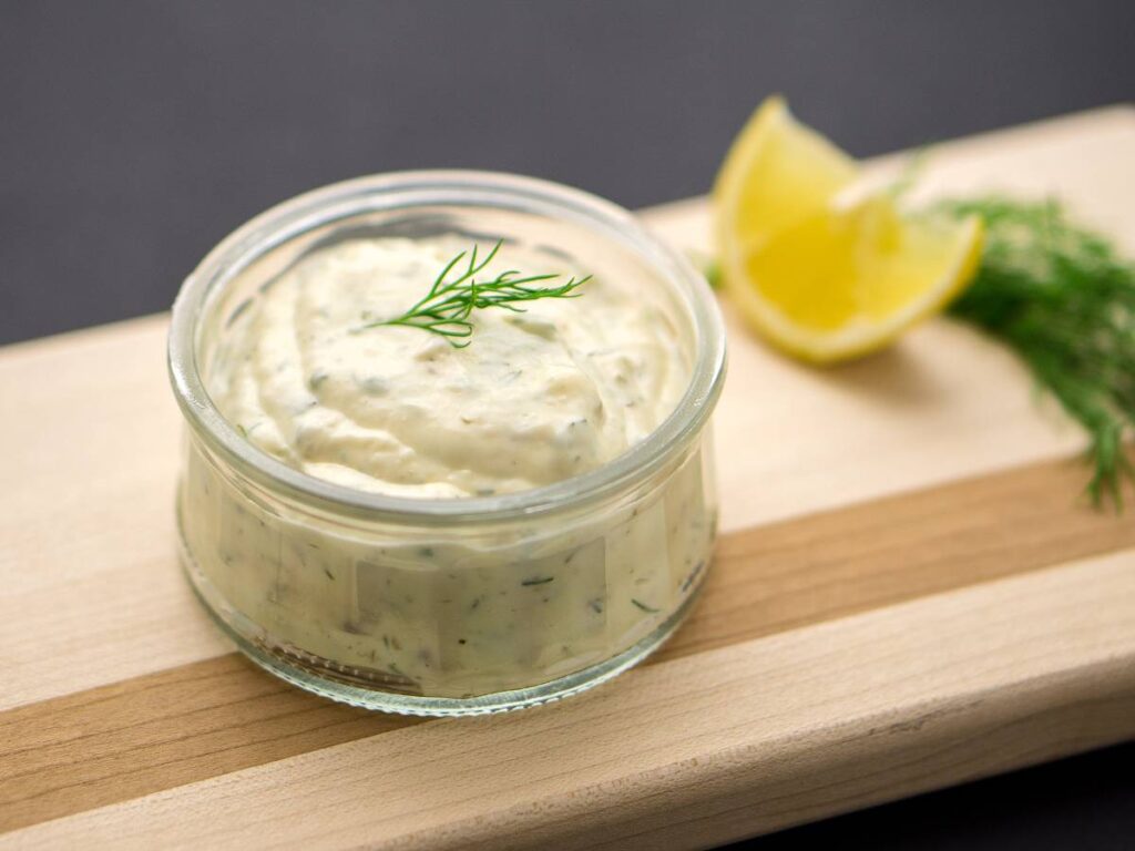 Proozycja podania sosu tatarskiego